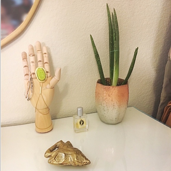 Meet your Posher, Brit - Picture 3 of 8